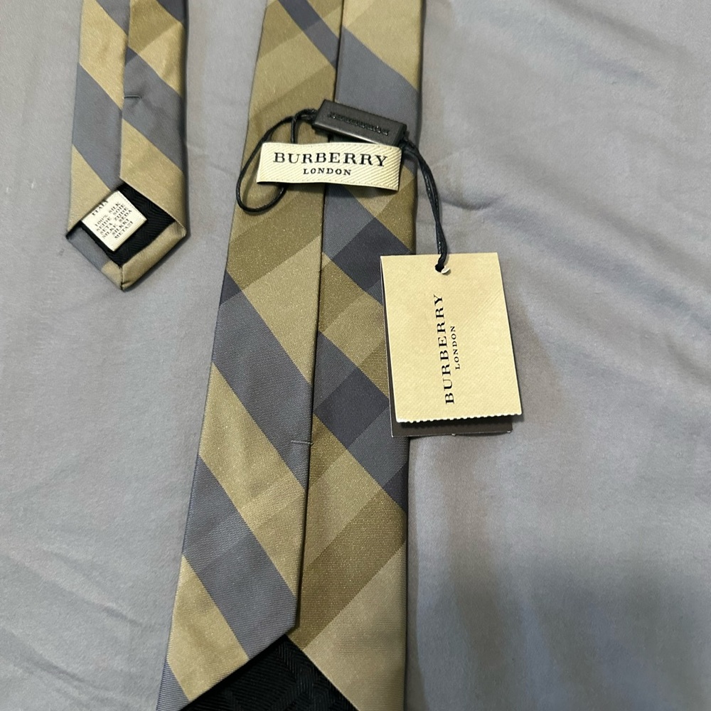 Authentic Burberry tie, never been worn bought from Burberry store in Chicago